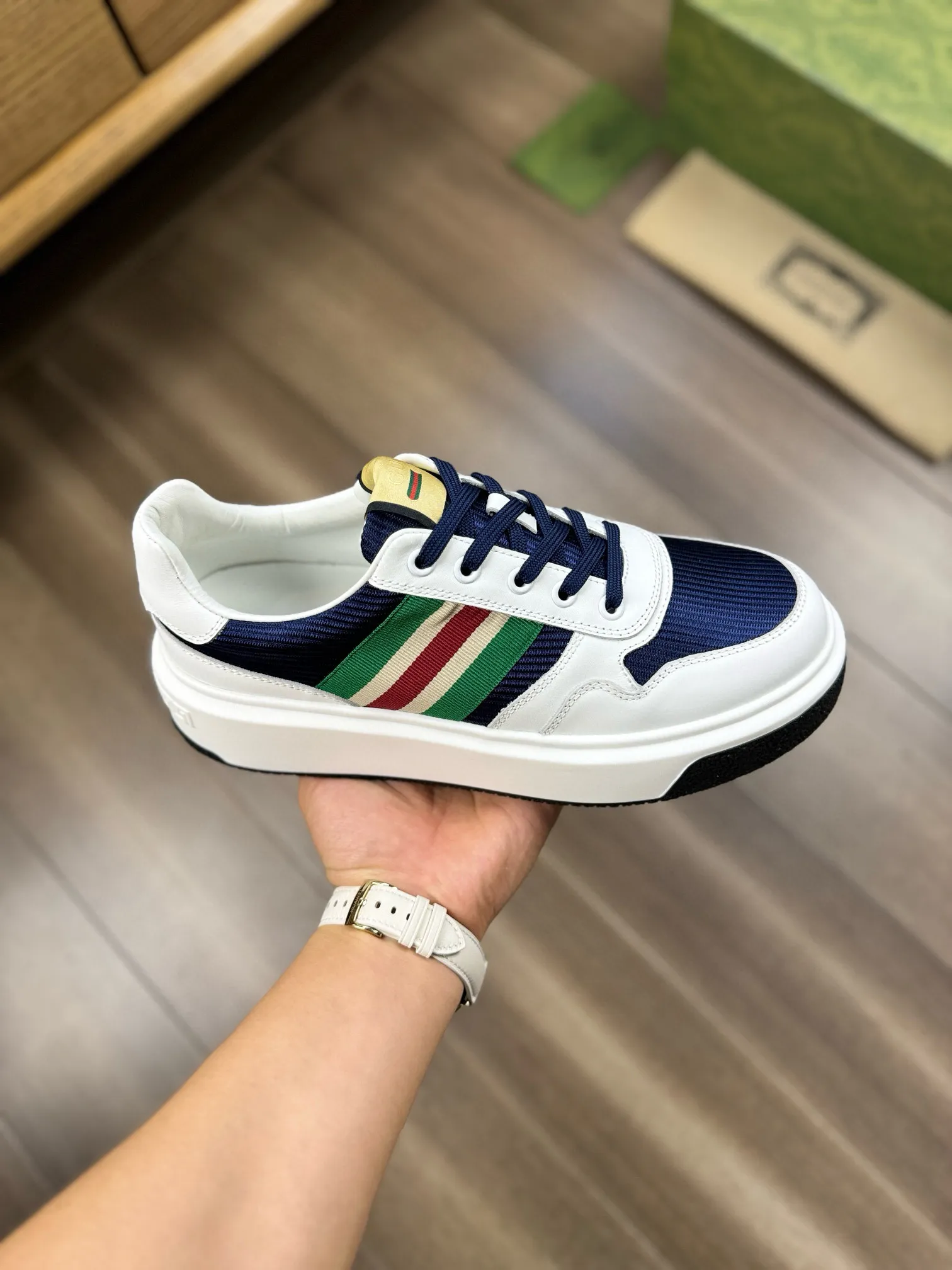 [Gucci] Gucci men's shoes 💰820💰 - High-end quality original order - Upper: 🔝Imported Nappa calfskin·Brand high mercerized cloth·Brand webbing -Inner: water-dyed cowhide, -Outsole: ultra-light T men's shoes💰U foam. Rubber; two-color molded outsole -Ultra-high quality control·Fine workmanship: highlighted (high-end·luxury·grade) -Size: 38-44 (45, can be customized)